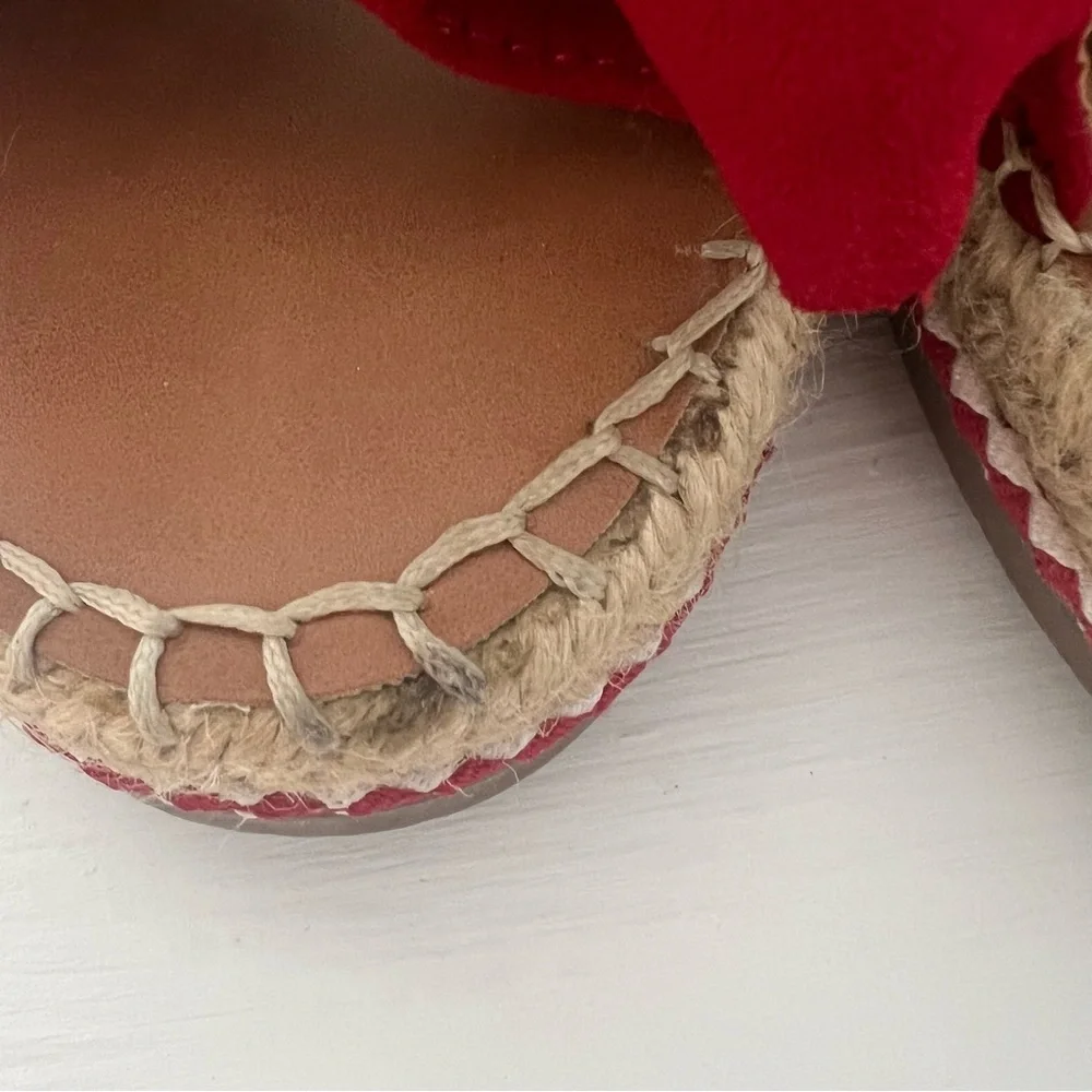 Universal Thread Target Red Bow Slip-On Espadrille Sandals Size 9
